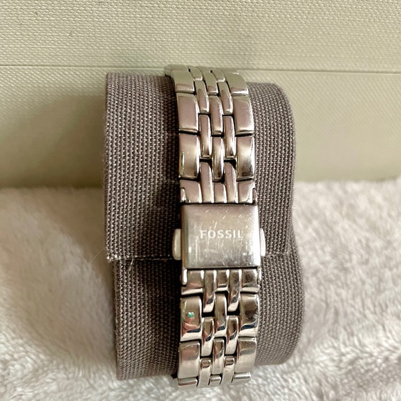 Woman’s Jacqueline Stainless Steel Fossil Watch - Picture 3 of 5